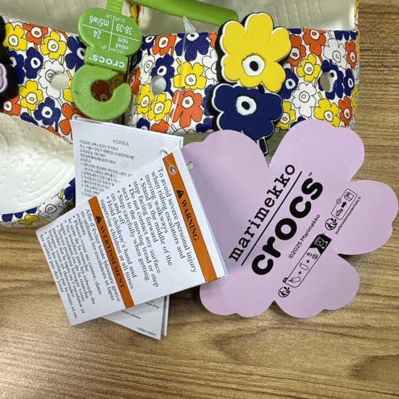 NWT Crocs x Marimekko Classic Sandal Womens 8 / Mens 6‎ Exclusive Jibbitz 211121 - Picture 6 of 8